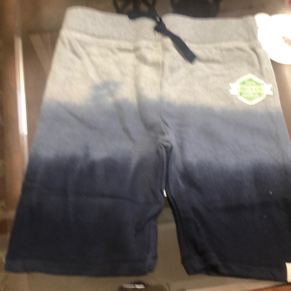 Burt’s bees short